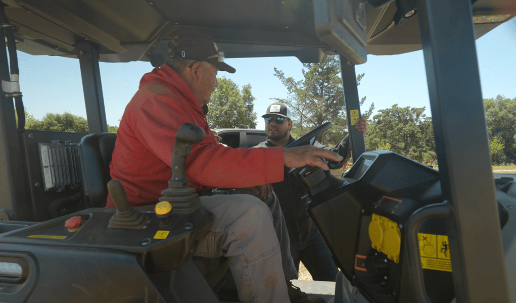 Monarch Specialist works with vineyard customer with the MK-V.