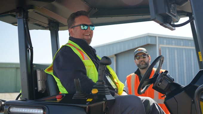 L'aéroport du comté de Sonoma teste le tracteur Monarch sur le terrain