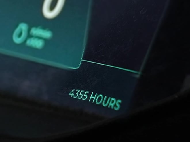 Close of a smart screen showing 4,355 hours of operation on Monarch